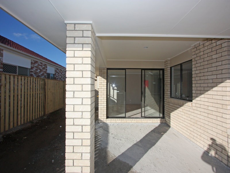 49 MANNING CCT, Pacific Pines QLD 4211