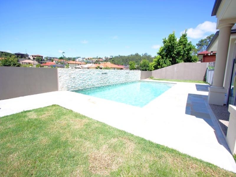 52 VICTORIA DR, Pacific Pines QLD 4211