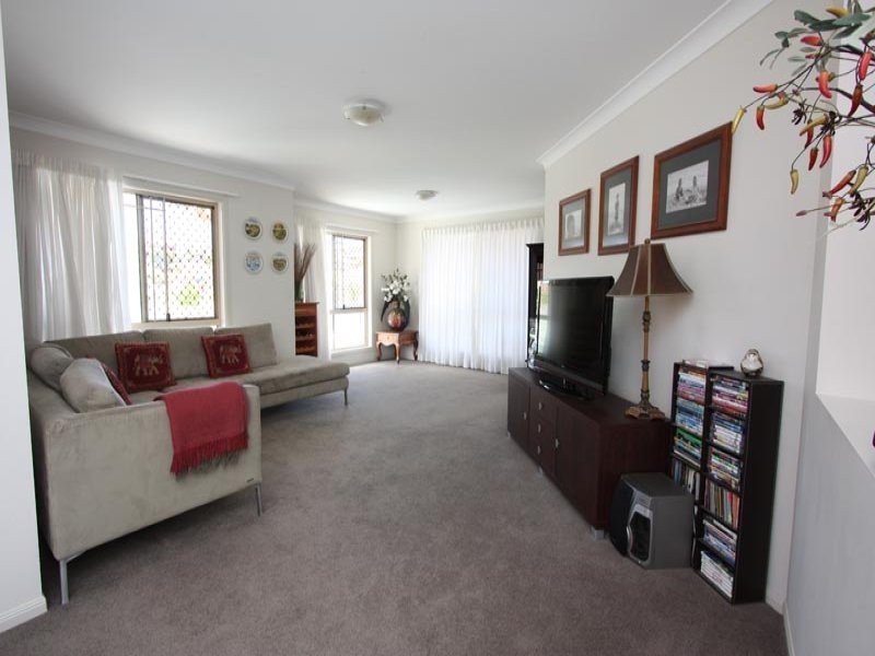 52 VICTORIA DR, Pacific Pines QLD 4211