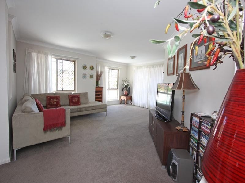 52 VICTORIA DR, Pacific Pines QLD 4211