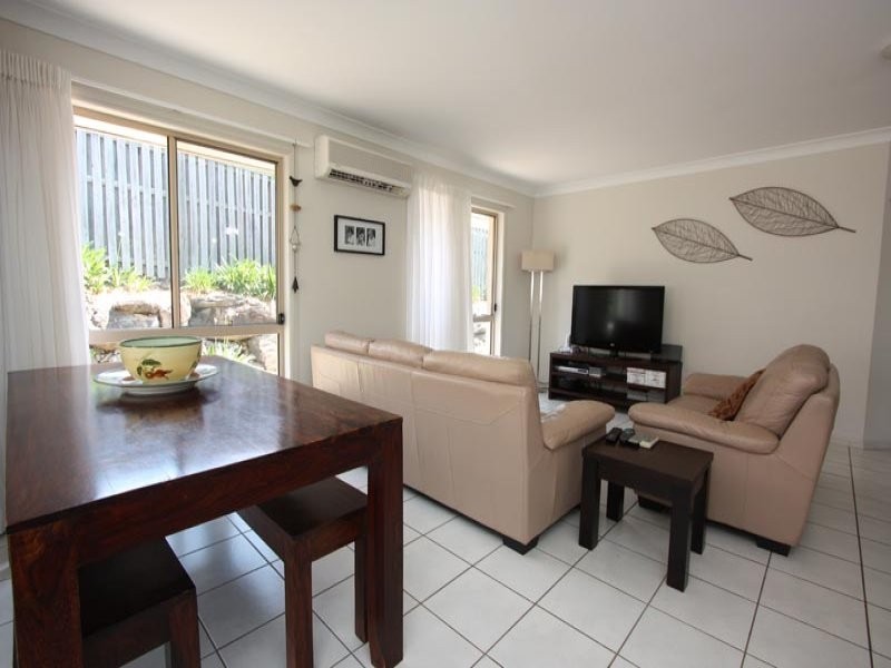 52 VICTORIA DR, Pacific Pines QLD 4211