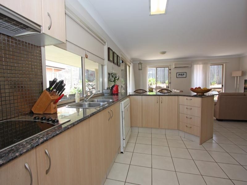 52 VICTORIA DR, Pacific Pines QLD 4211