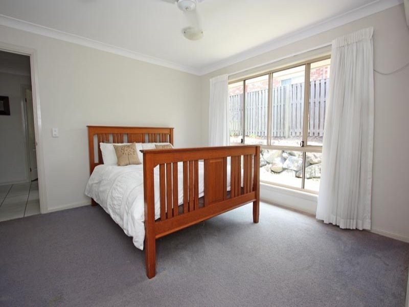 52 VICTORIA DR, Pacific Pines QLD 4211