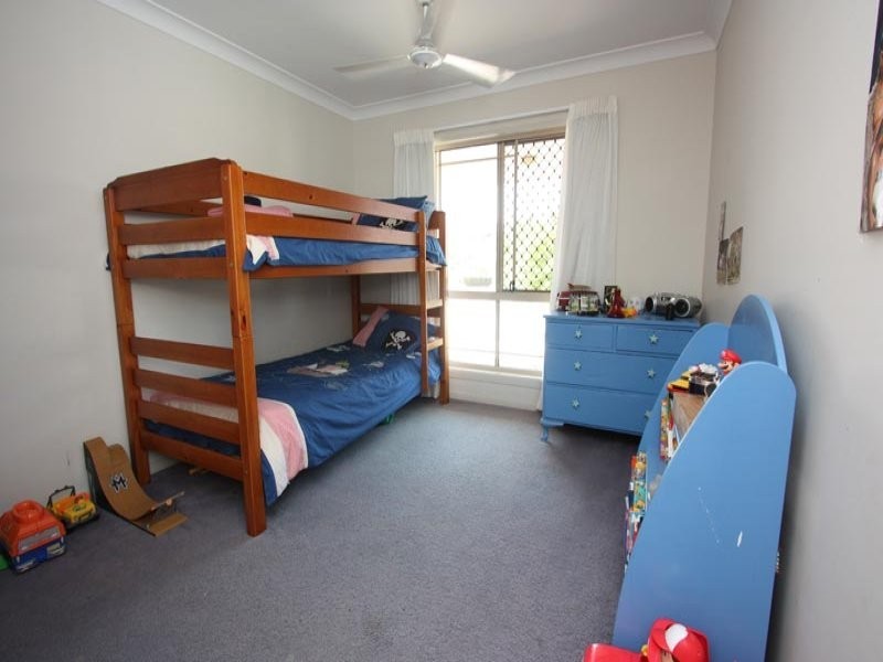 52 VICTORIA DR, Pacific Pines QLD 4211