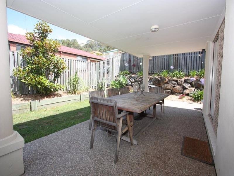 52 VICTORIA DR, Pacific Pines QLD 4211