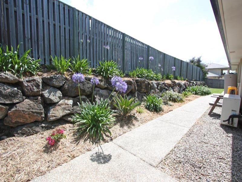 52 VICTORIA DR, Pacific Pines QLD 4211