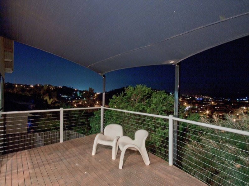 9 MANRA WAY, Pacific Pines QLD 4211