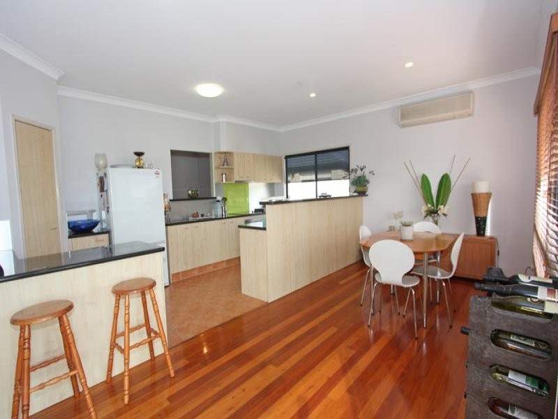 9 MANRA WAY, Pacific Pines QLD 4211
