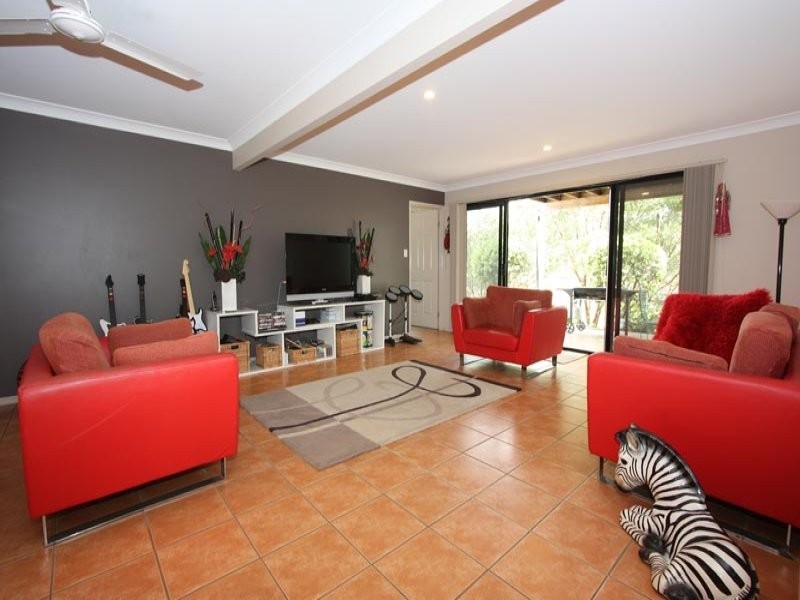 9 MANRA WAY, Pacific Pines QLD 4211