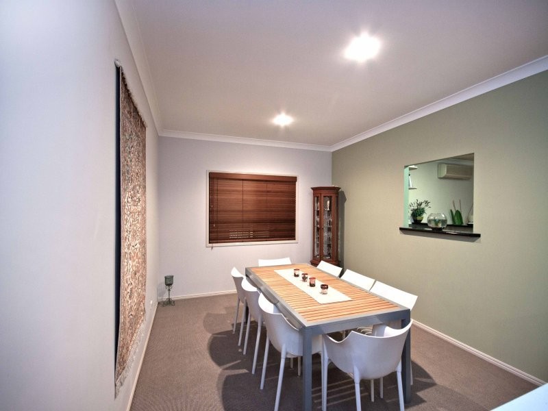 9 MANRA WAY, Pacific Pines QLD 4211