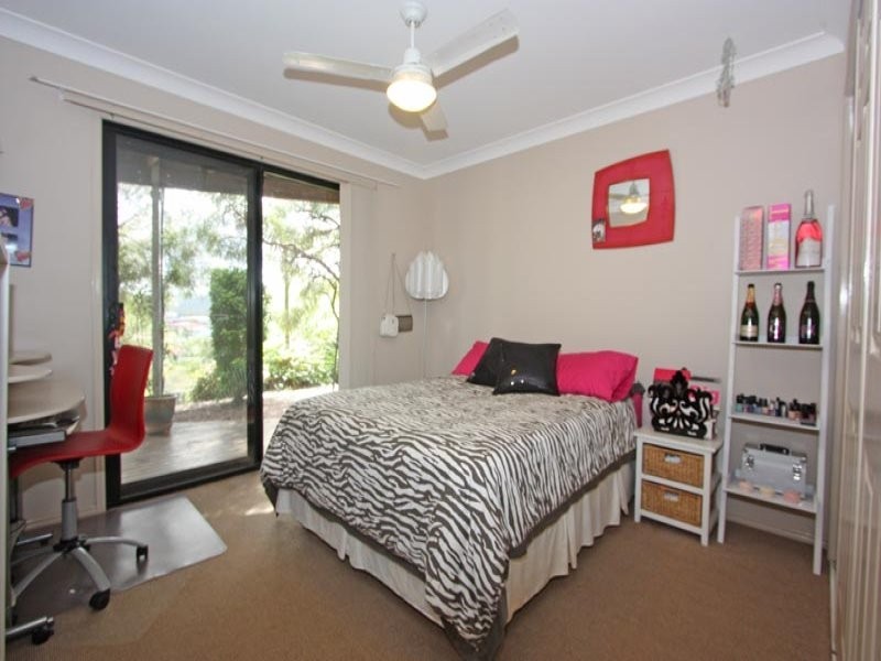 9 MANRA WAY, Pacific Pines QLD 4211