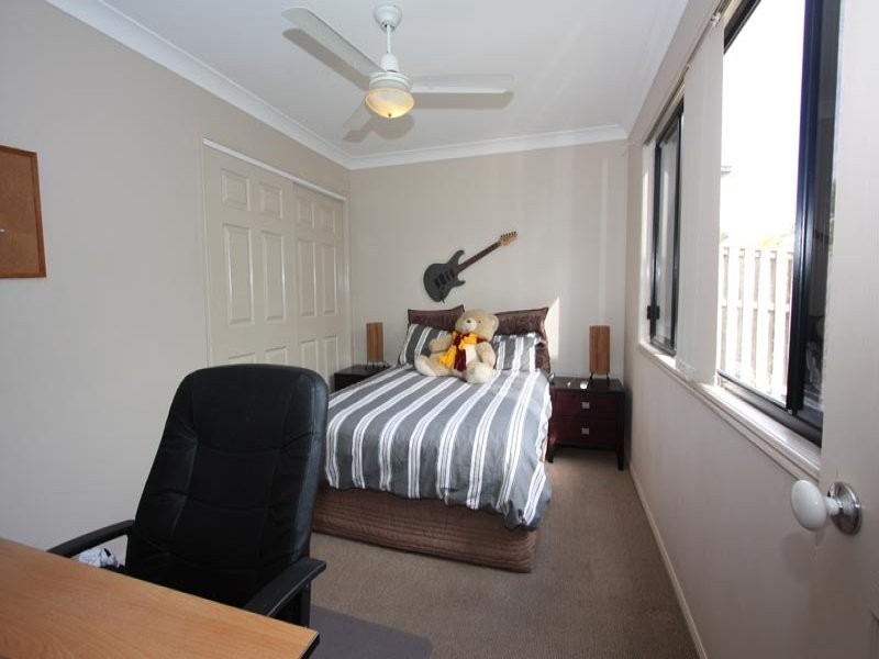 9 MANRA WAY, Pacific Pines QLD 4211