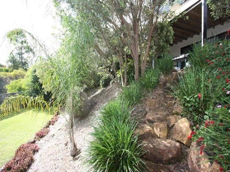9 MANRA WAY, Pacific Pines QLD 4211