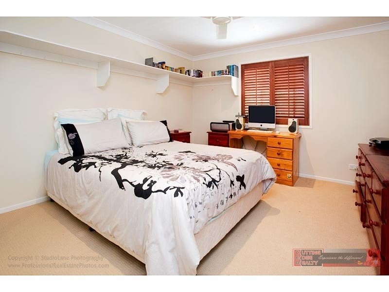 15 Springwood Ave, Pacific Pines QLD 4211