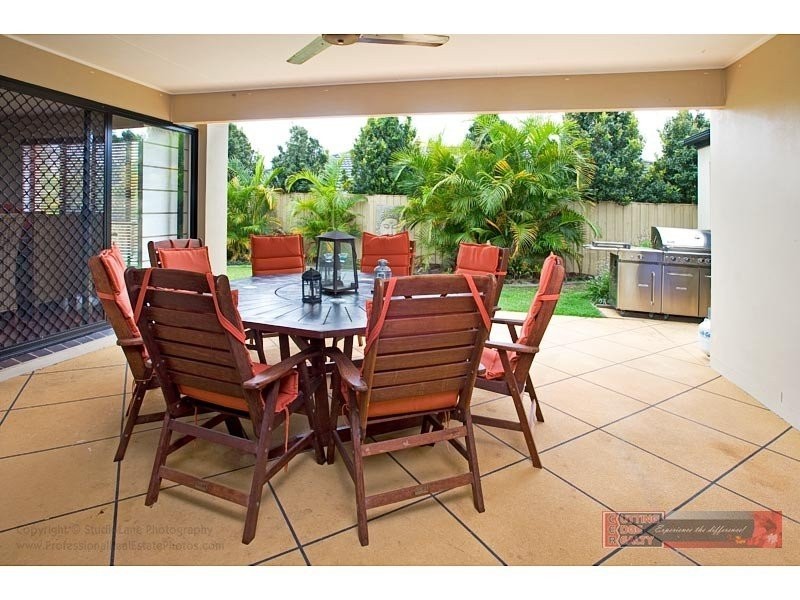 15 Springwood Ave, Pacific Pines QLD 4211