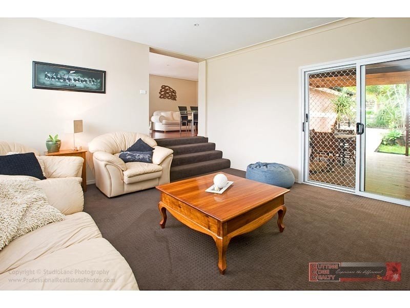 5 Avon Court, Pacific Pines QLD 4211