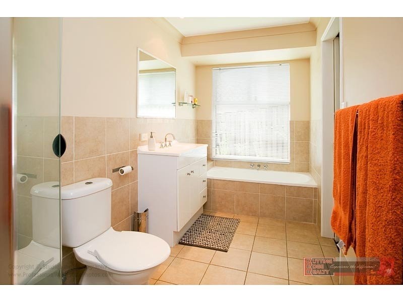 5 Avon Court, Pacific Pines QLD 4211