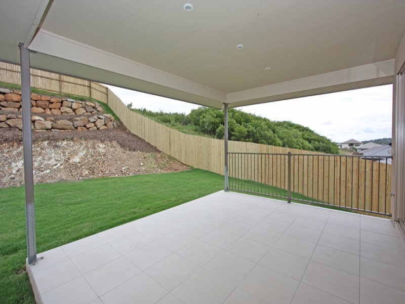 27 Hadrian, Pacific Pines QLD 4211