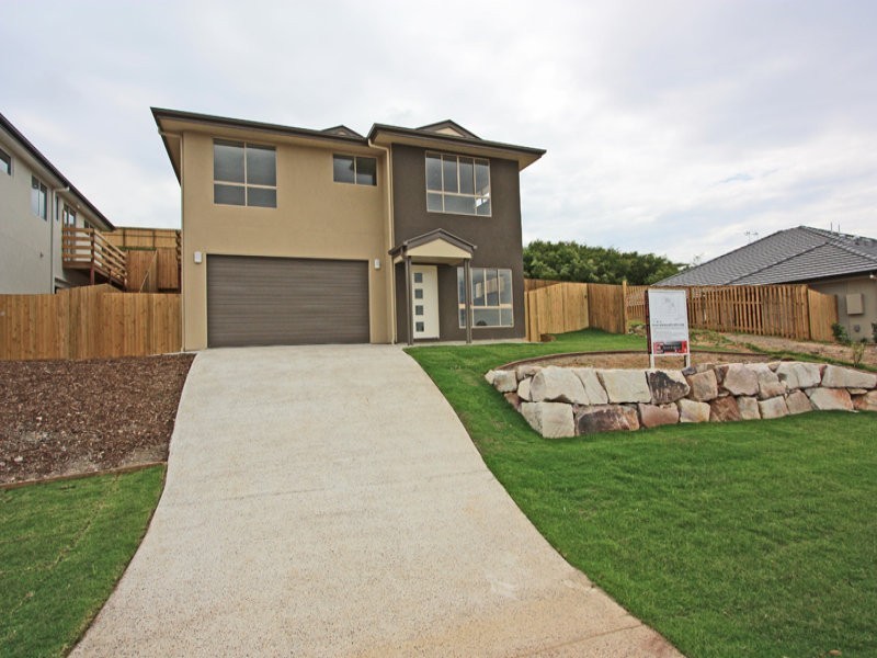 27 Hadrian, Pacific Pines QLD 4211