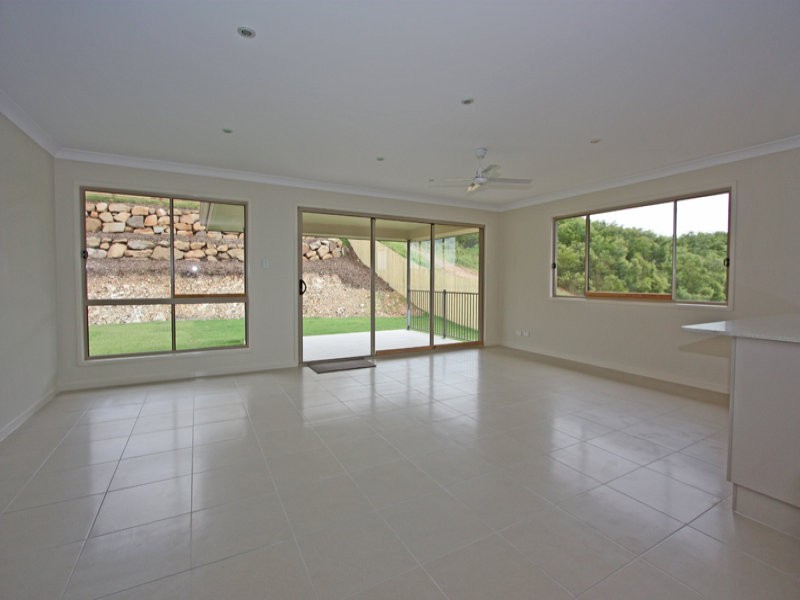 27 Hadrian, Pacific Pines QLD 4211