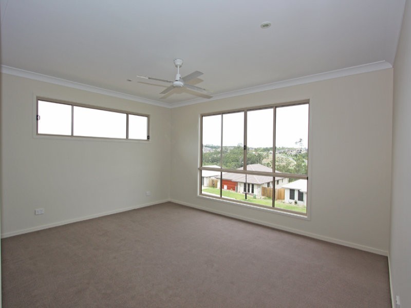 27 Hadrian, Pacific Pines QLD 4211