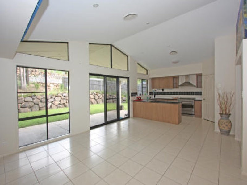 32 Roberts Drive, Maudsland QLD 4210