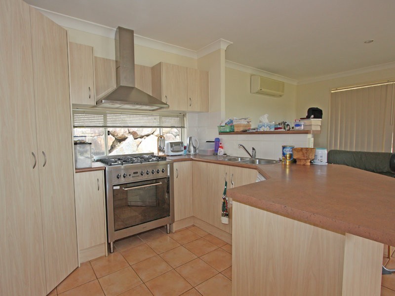 7 Buffalo Cres, Pacific Pines QLD 4211