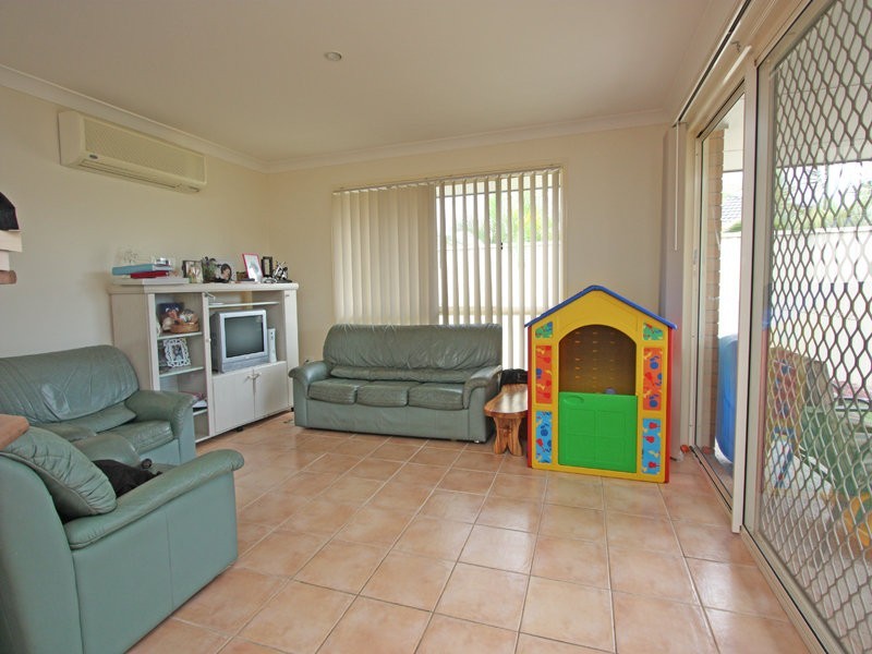 7 Buffalo Cres, Pacific Pines QLD 4211