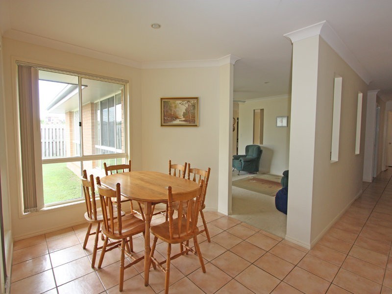 7 Buffalo Cres, Pacific Pines QLD 4211