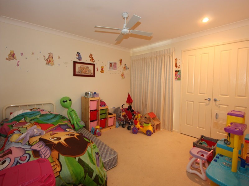 7 Buffalo Cres, Pacific Pines QLD 4211