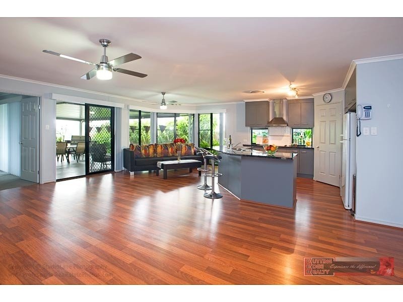 11 Laughlen Chase, Pacific Pines QLD 4211