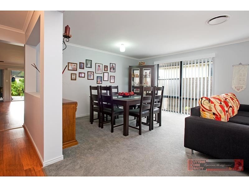 11 Laughlen Chase, Pacific Pines QLD 4211