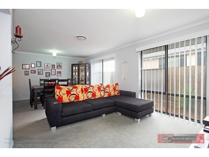11 Laughlen Chase, Pacific Pines QLD 4211