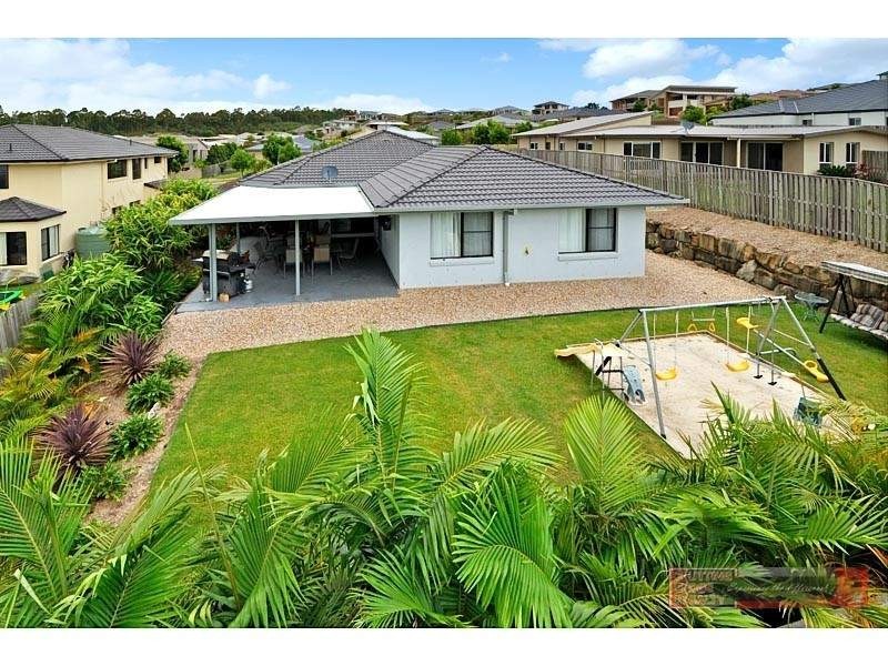 11 Laughlen Chase, Pacific Pines QLD 4211
