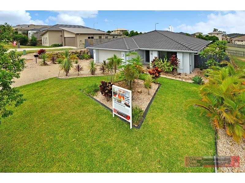 11 Laughlen Chase, Pacific Pines QLD 4211