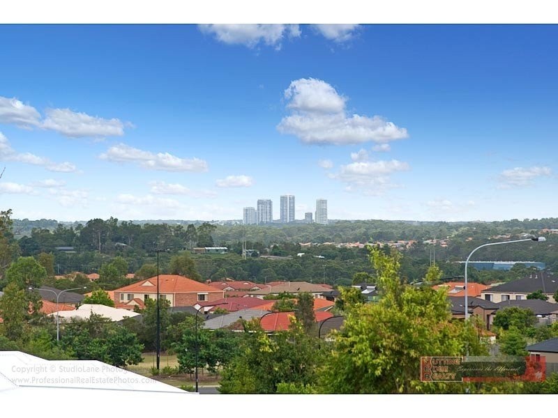 11 Laughlen Chase, Pacific Pines QLD 4211