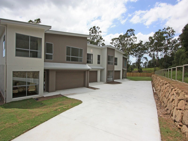 1/1 Aspect Place, Pacific Pines QLD 4211