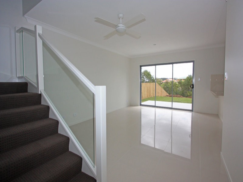 1/1 Aspect Place, Pacific Pines QLD 4211