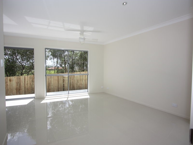 1/1 Aspect Place, Pacific Pines QLD 4211