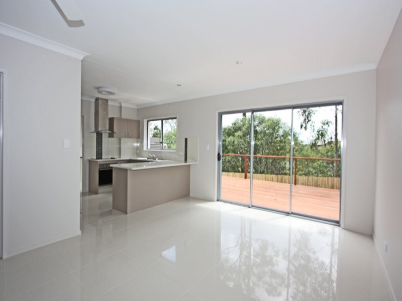 1/1 Aspect Place, Pacific Pines QLD 4211