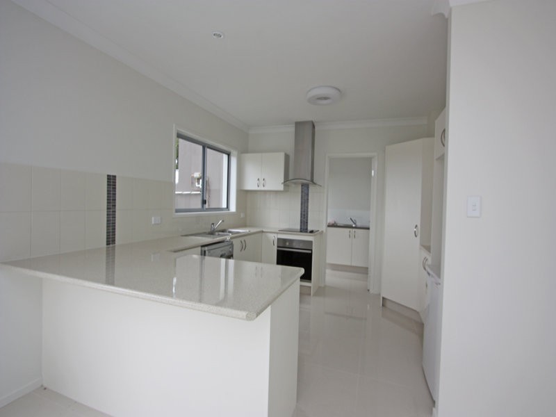 1/1 Aspect Place, Pacific Pines QLD 4211