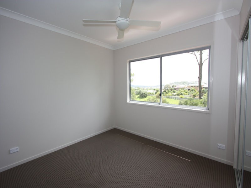 1/1 Aspect Place, Pacific Pines QLD 4211