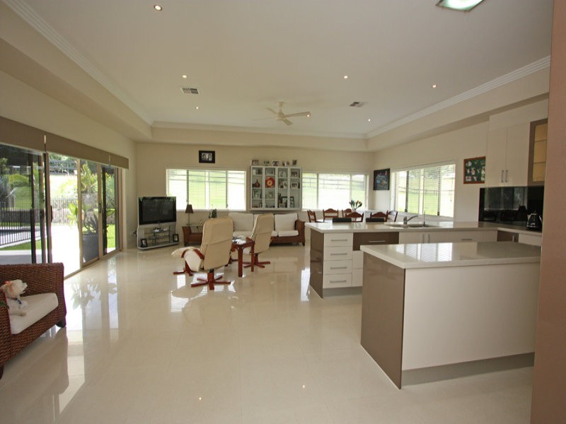 20 LAGOON PARK DR, Maudsland QLD 4210