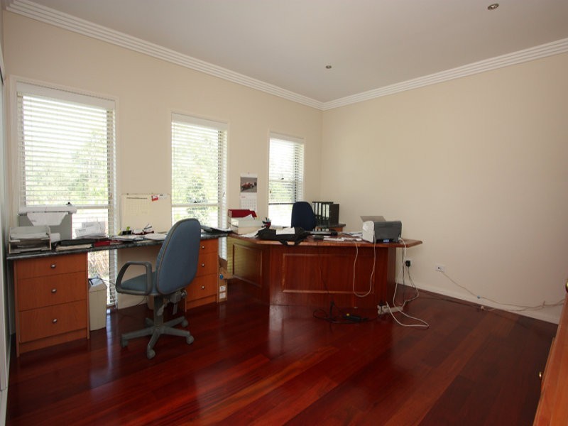 20 LAGOON PARK DR, Maudsland QLD 4210