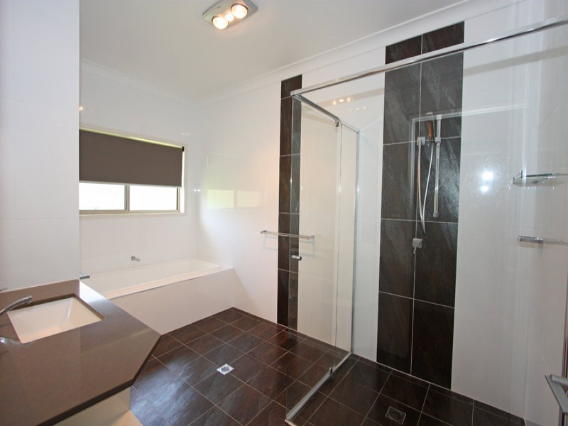 20 LAGOON PARK DR, Maudsland QLD 4210