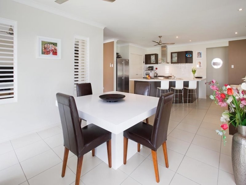 21 Kanangra Cr, Pacific Pines QLD 4211