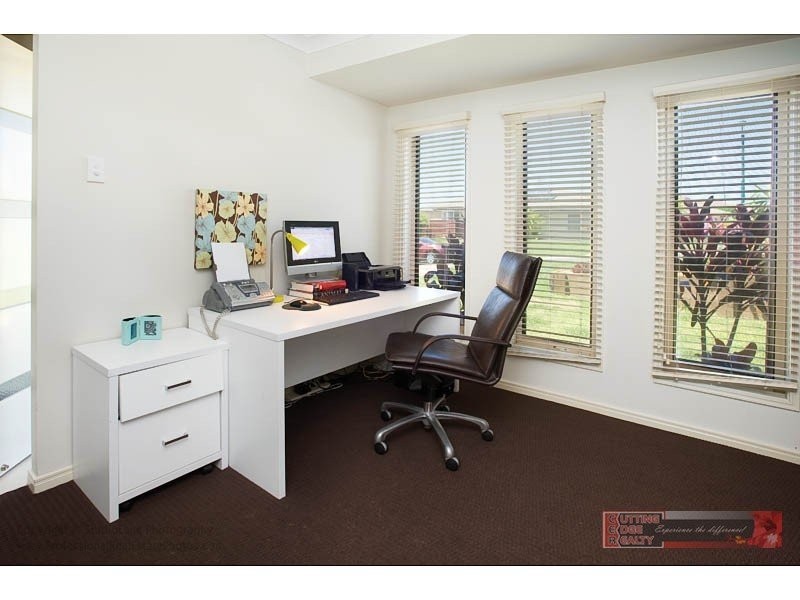 21 Kanangra Cr, Pacific Pines QLD 4211