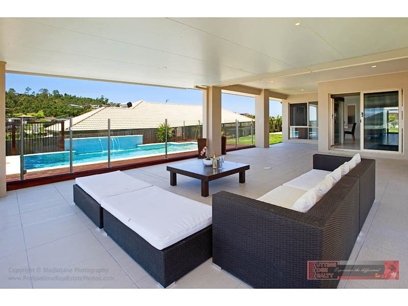 21 Kanangra Cr, Pacific Pines QLD 4211