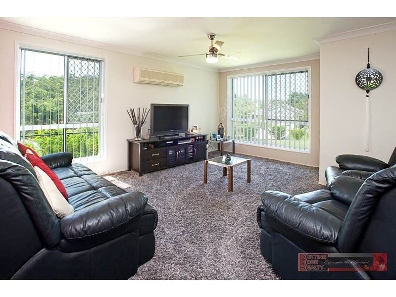 12 Pinebark Avenue, Oxenford QLD 4210