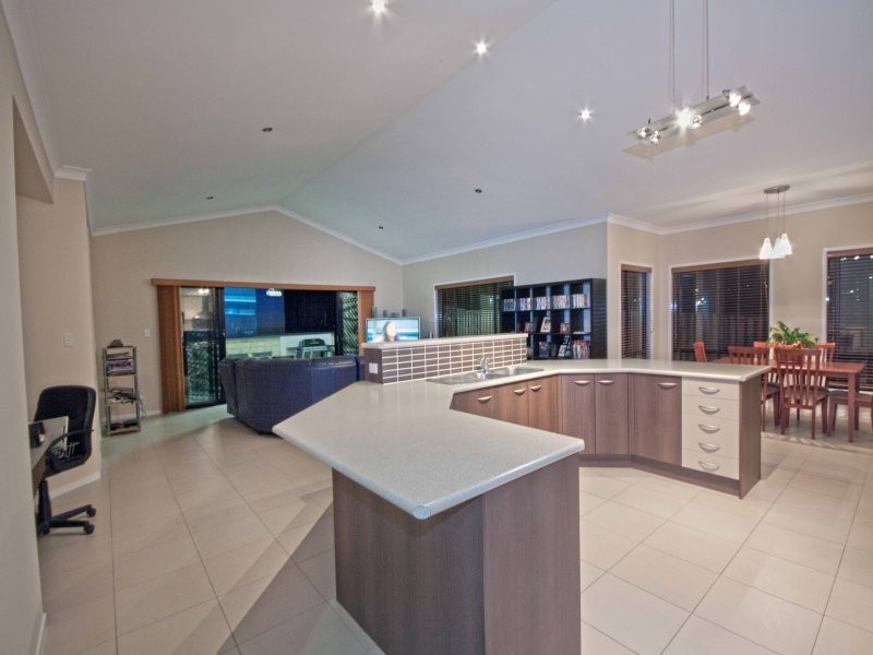 5 Angourie Crescent, Pacific Pines QLD 4211